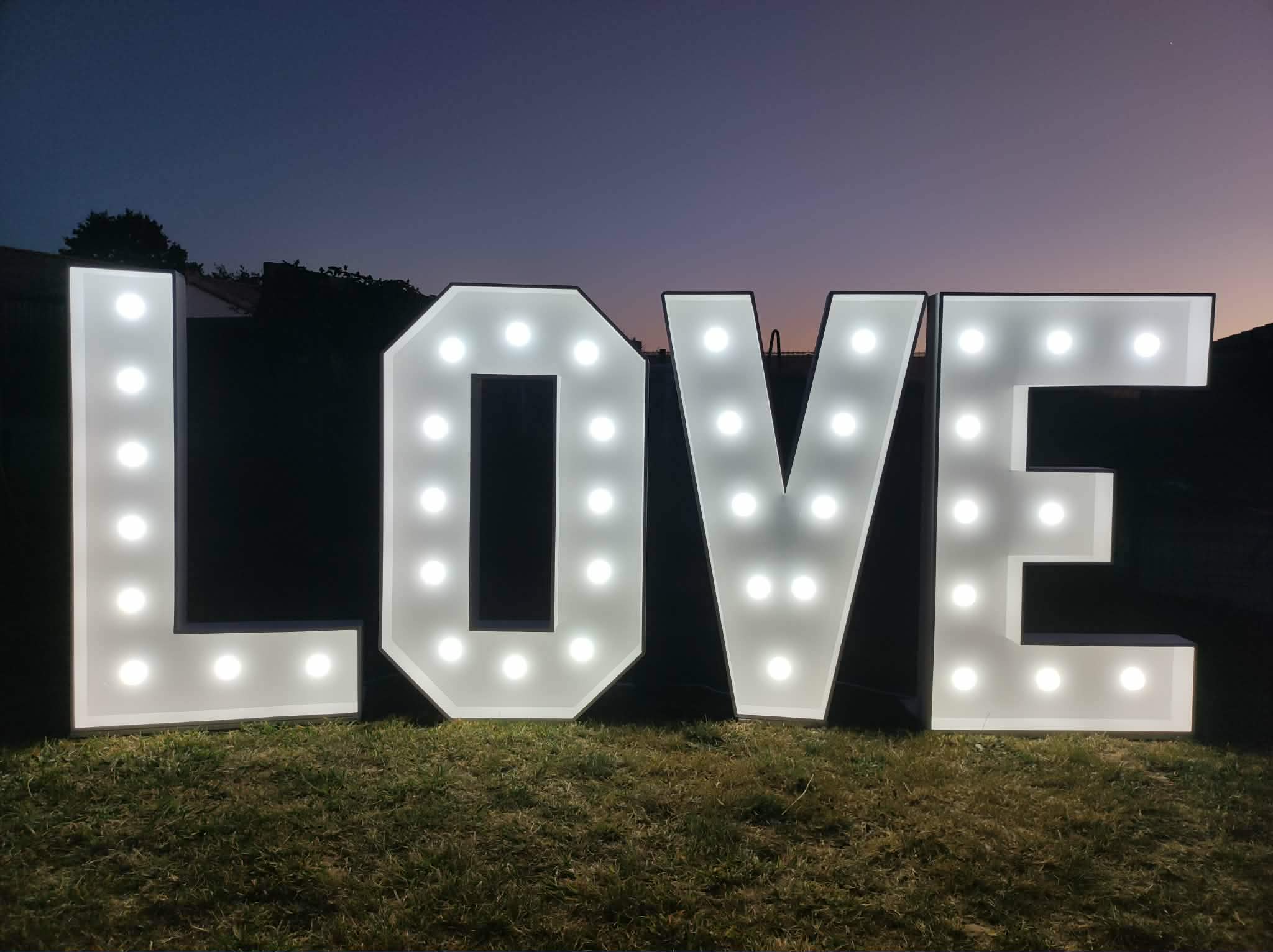 Location LOVE lumineux XXL Vendée